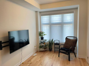 Charming Escape Room with Shared Amenities and Bathroom